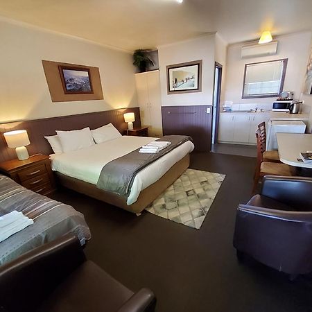 Coach House Inn Bright Kültér fotó