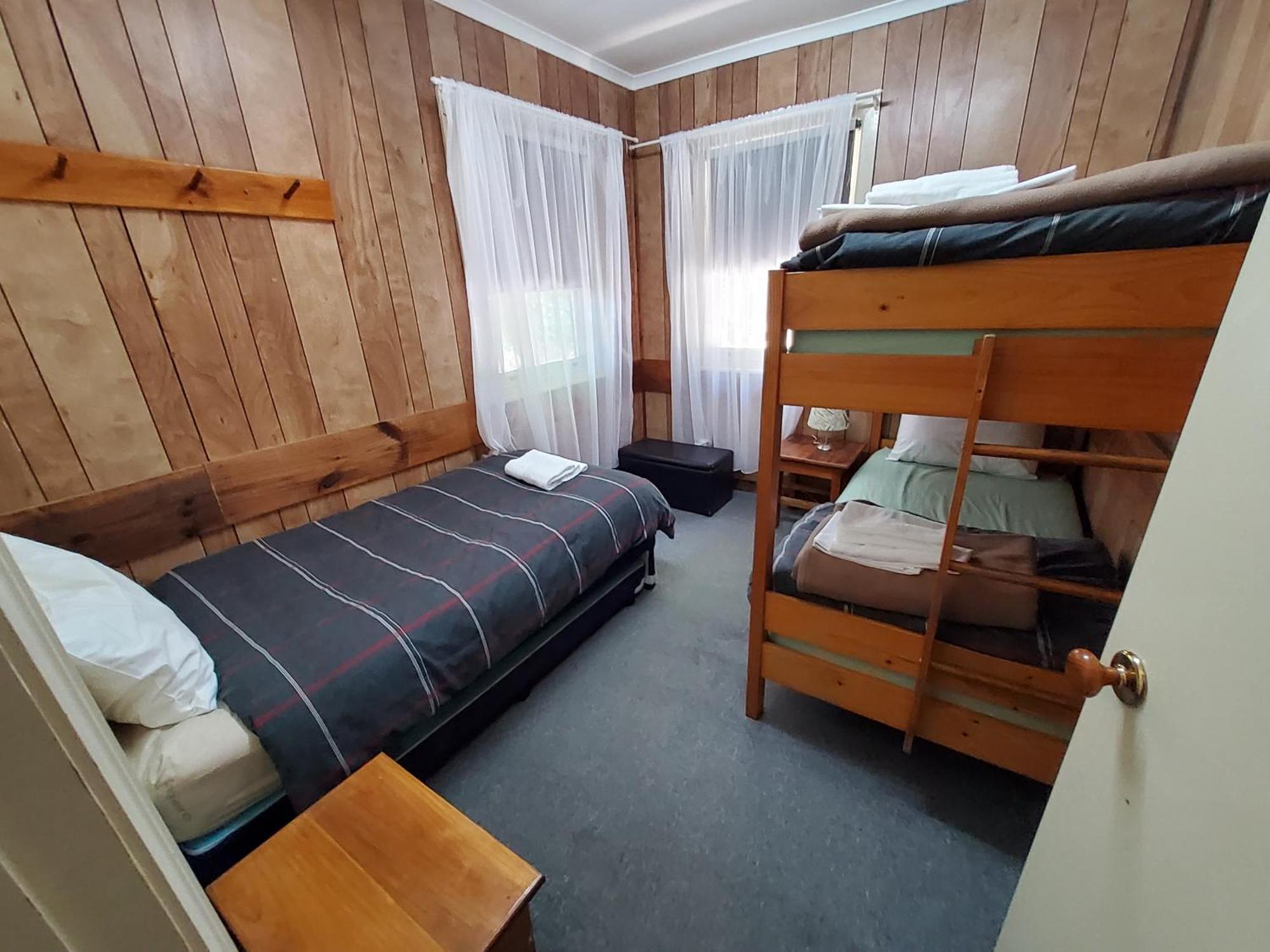 Coach House Inn Bright Kültér fotó