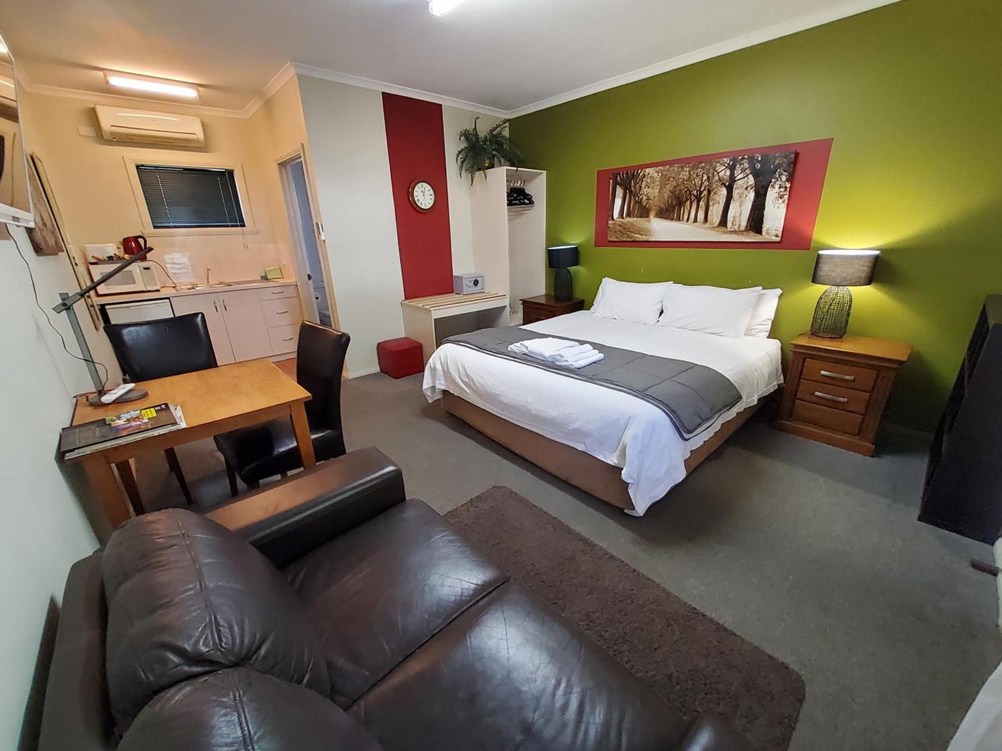 Coach House Inn Bright Kültér fotó