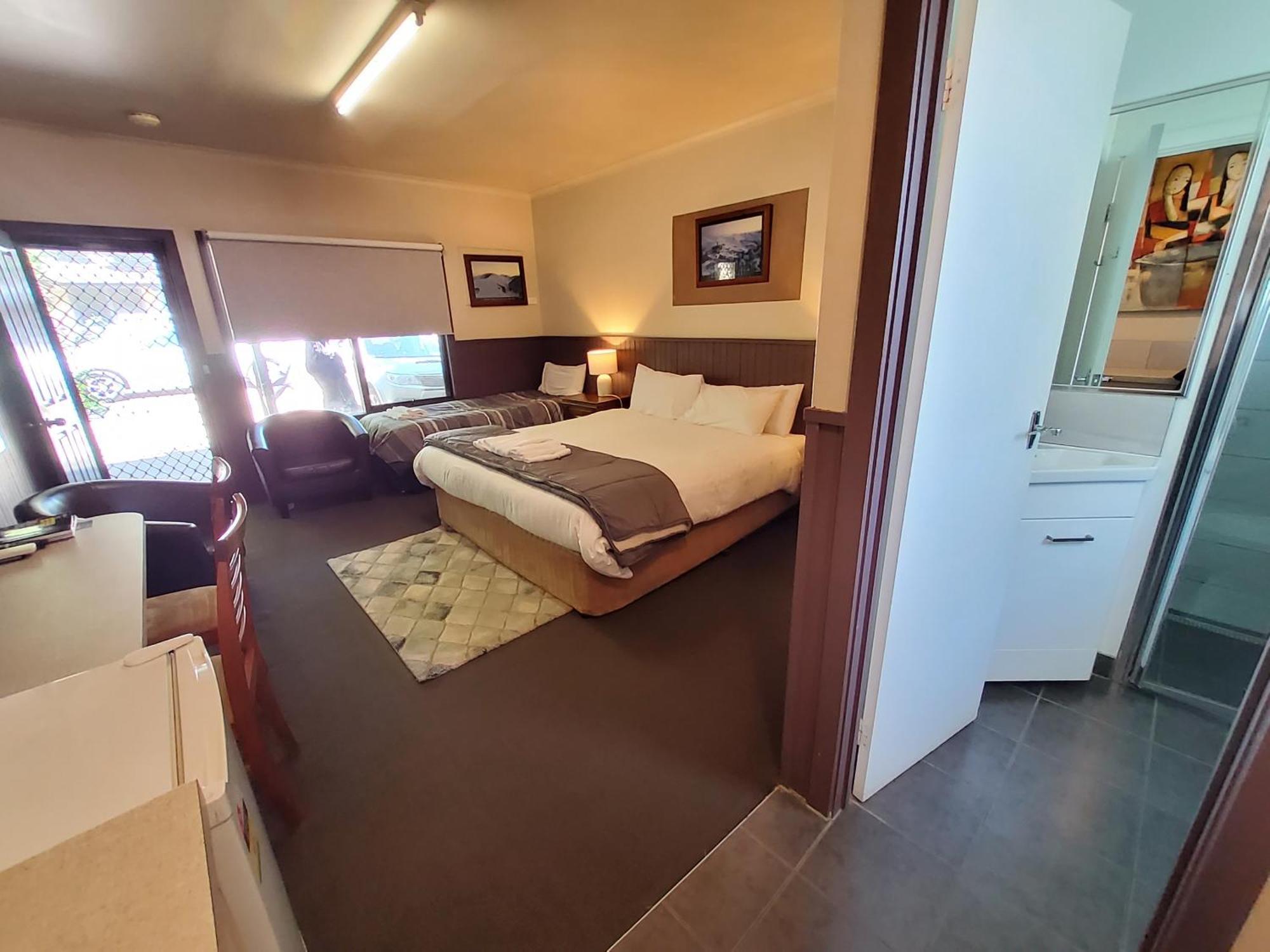 Coach House Inn Bright Kültér fotó